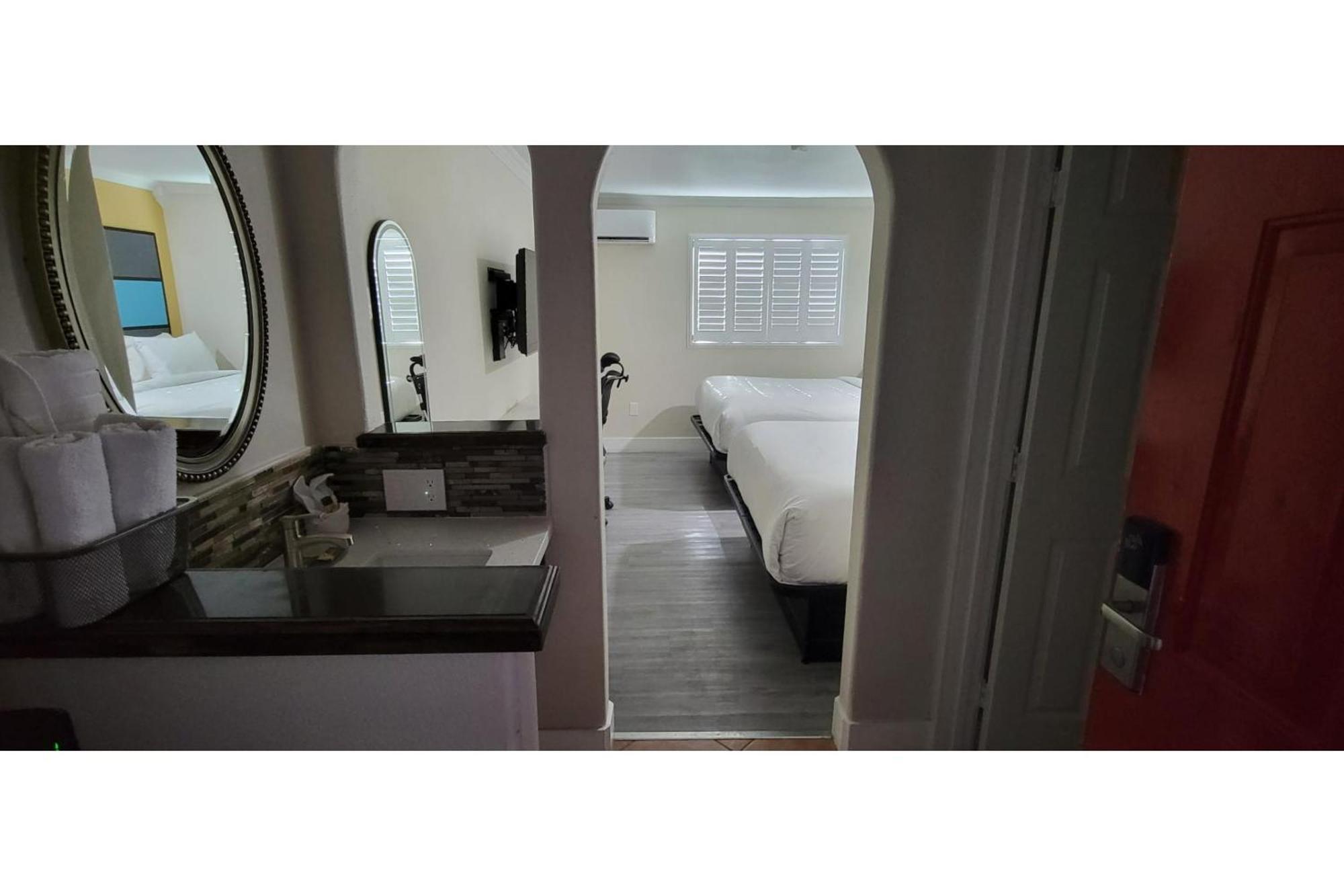 Hotel Avenida Victorville I 15 Екстер'єр фото