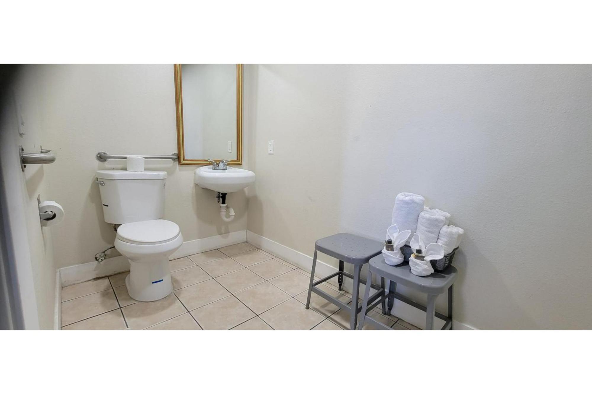 Hotel Avenida Victorville I 15 Екстер'єр фото