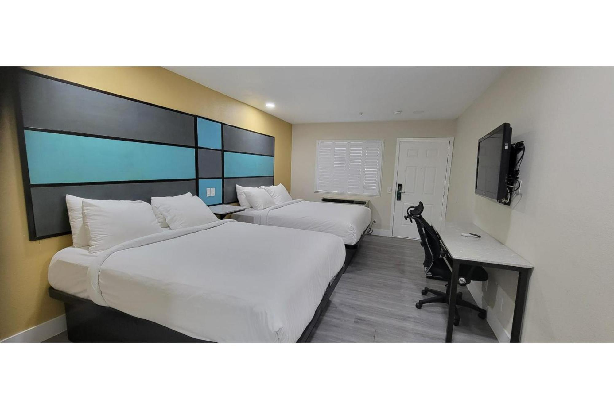 Hotel Avenida Victorville I 15 Екстер'єр фото