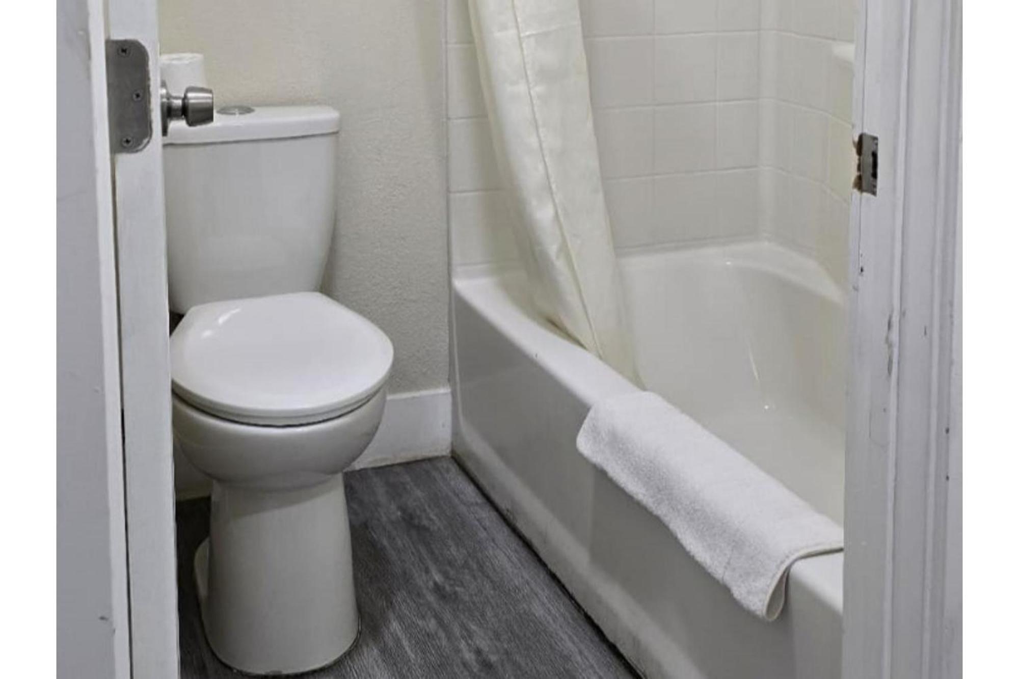 Hotel Avenida Victorville I 15 Екстер'єр фото