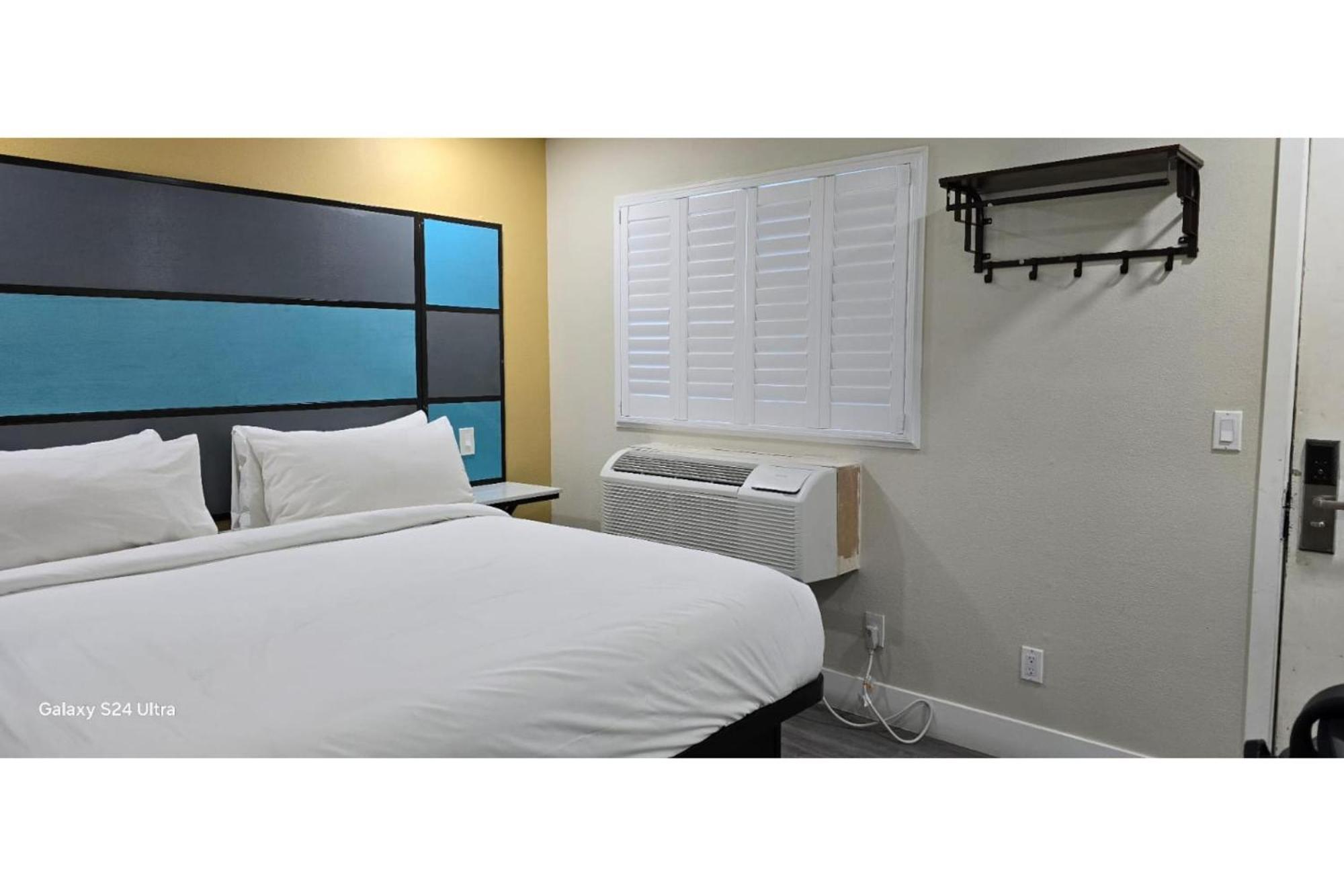 Hotel Avenida Victorville I 15 Екстер'єр фото