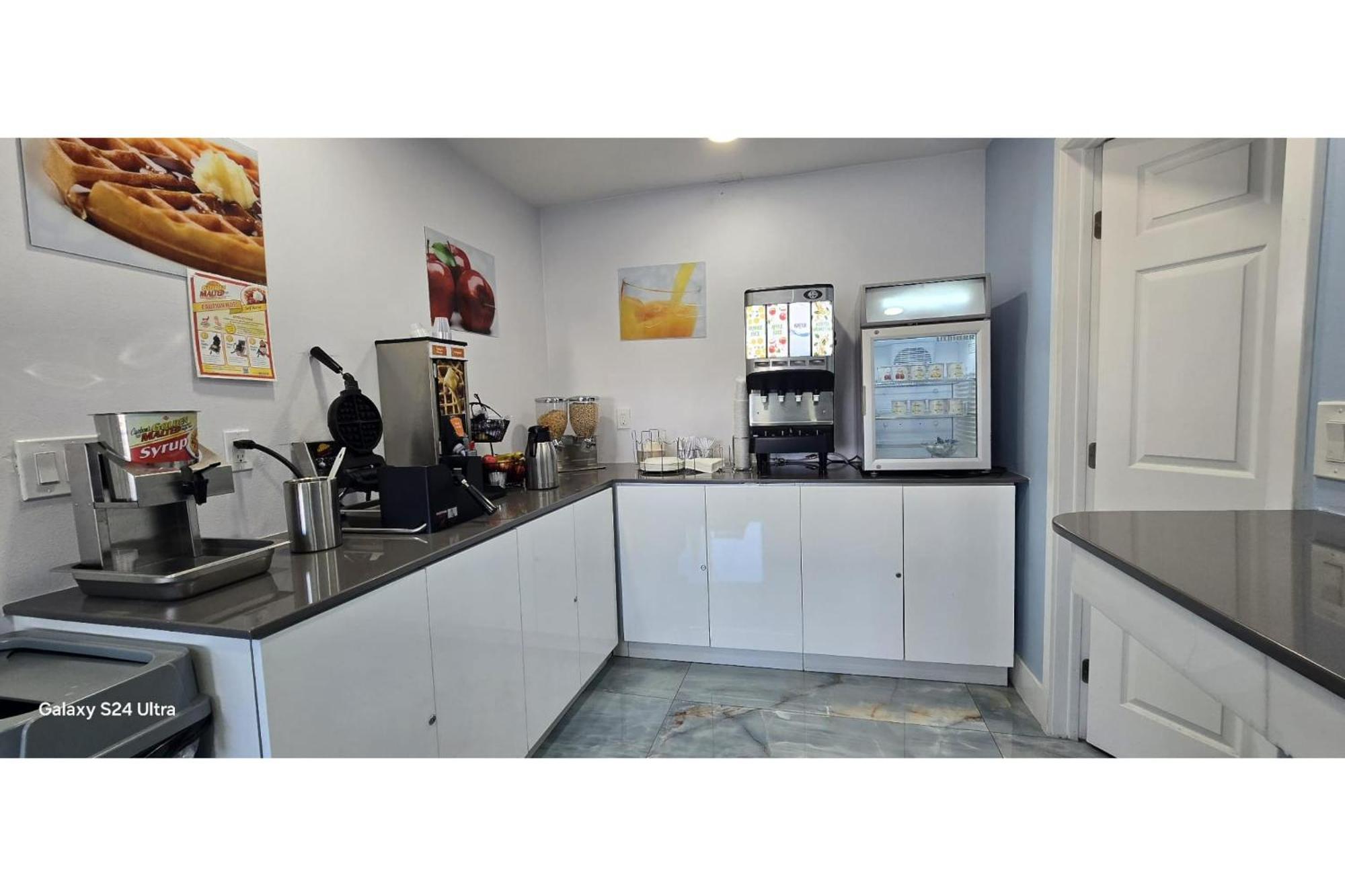 Hotel Avenida Victorville I 15 Екстер'єр фото