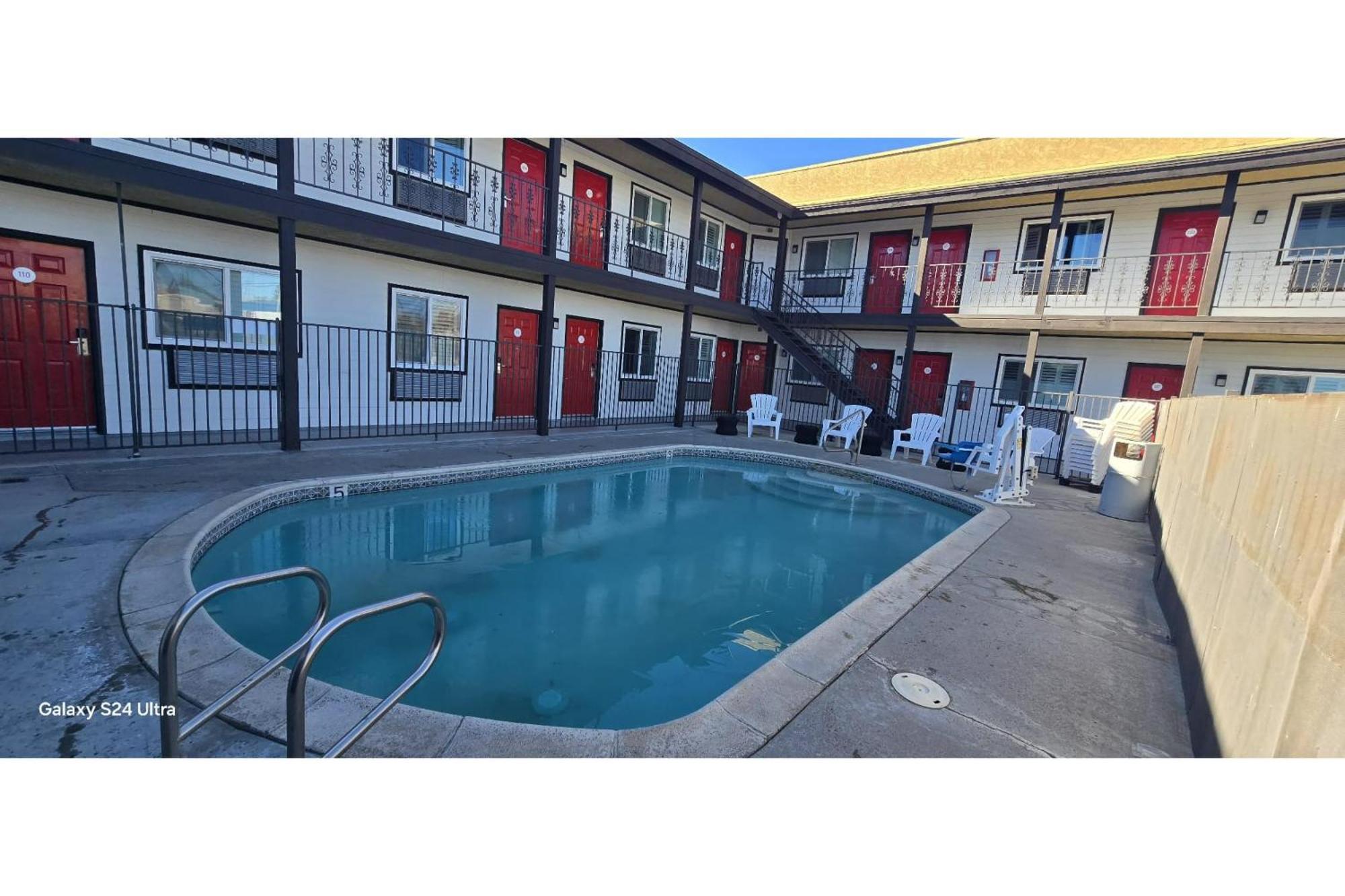Hotel Avenida Victorville I 15 Екстер'єр фото